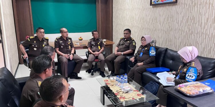 INSPEKSI UMUM INSPEKTORAT V PADA JAM PENGAWASAN KEPADA KEJAKSAAN NEGERI SE MADURA