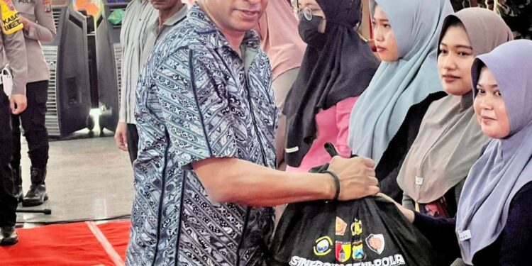 BAKTI SOSIAL DAN BAKTI KESEHATAN TNI-POLRI