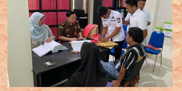 TAHAP II PADA PERKARA DUGAAN TINDAK PIDANA KORUPSI DALAM PENGELOLAAN APBDES DLAMBAH DAJAH, KEC. TANAH MERAH, KAB. BANGKALAN