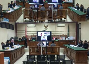 SIDANG TINDAK PIDANA KORUPSI PENGELOLAAN APBDES DS. DLAMBAH DAJAH, KEC. TANAH MERAH DENGAN AGENDA PEMERIKSAAN 2 SAKSI DAN 1 AHLI
