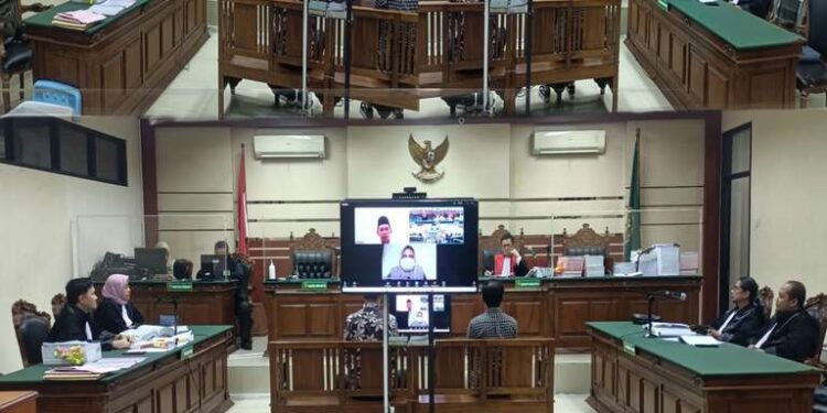 SIDANG TINDAK PIDANA KORUPSI PENGELOLAAN APBDES DS. DLAMBAH DAJAH, KEC. TANAH MERAH DENGAN AGENDA PEMERIKSAAN 2 SAKSI DAN 1 AHLI