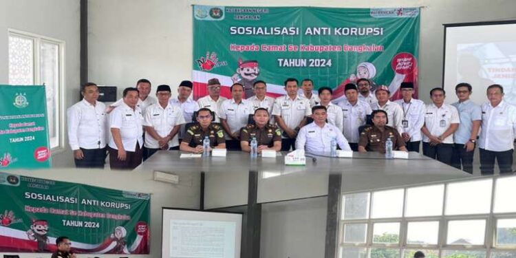 KEGIATAN KAMPANYE / SOSIALISASI ANTI KORUPSI KEPADA CAMAT SE KABUPATEN BANGKALAN OLEH KEJAKSAAN NEGERI BANGKALAN