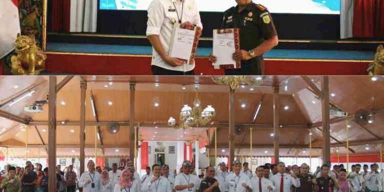 PENANDATANGANAN NOTA KESEPAHAMAN ANTARA PEMERINTAH KABUPATEN BANGKALAN Cq. BAPENDA DENGAN KEJAKSAAN NEGERI BANGKALAN TENTANG PENANGANAN BIDANG HUKUM PERDATA DAN TATA USAHA NEGARA SERTA PEMBERIAN PIAGAM PENGHARGAAN