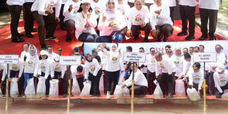 JAKSA SAHABAT ALAM (PELEPASAN IKAN DAN BURUNG) DI WADUK BENING SARADAN, MADIUN
