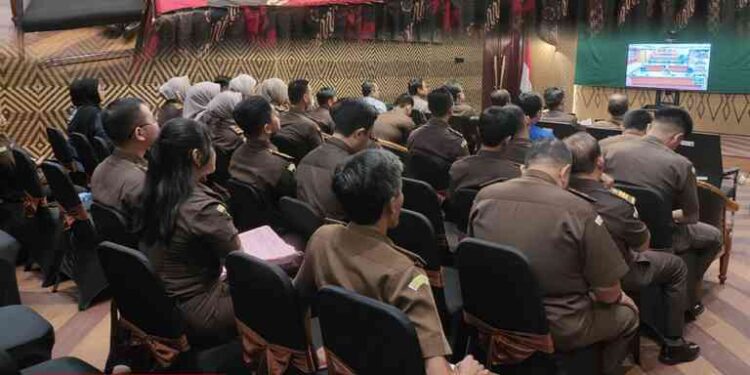 INSPEKSI OLEH KEJATI JATIM TERKAIT KEHADIRAN PEGAWAI PADA KEJARI BANGKALAN