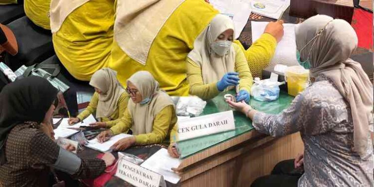 SKRINING PENYAKIT TIDAK MENULAR DAN SKRINING KESEHATAN JIWA PADA KEJAKSAAN NEGERI BANGKALAN
