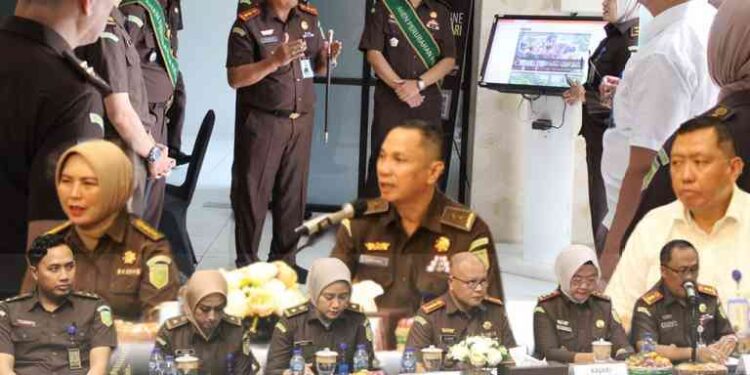 PENILAIAN DAN VERIFIKASI LAPANGAN SATUAN KERJA MENUJU PREDIKAT WILAYAH BEBAS DARI KORUPSI (WBK)/WILAYAH BIROKRASI BERSIH DAN MELAYANI (WBBM) TAHUN 2025 OLEH JAKSA AGUNG MUDA BIDANG PENGAWASAN PADA SATUAN KERJA KEJAKSAAN NEGERI BANGKALAN, KEJAKSAAN NEGERI PAMEKASAN DAN KEJAKSAAN NEGERI SAMPANG