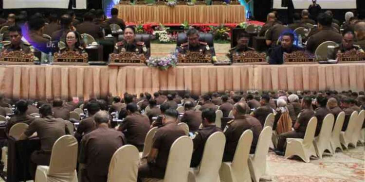 PENGARAHAN KEPALA KEJAKSAAN TINGGI JAWA TIMUR Dr. KUNTADI, S.H., M.H.