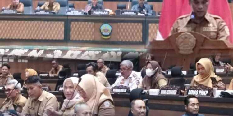 RAPAT PARIPURNA DPRD KABUPATEN BANGKALAN