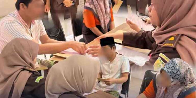 EKSEKUSI TERPIDANA F DAN SA PERKARA TIPIKOR DALAM PENGELOLAAN APBDES DS. DLAMBAH DAJAH, KEC. TANAH MERAH, KAB. BANGKALAN YANG BERSUMBER DARI ADD TA 2019 DAN PEMBAYARAN SILTAP DAN TUNJANGAN PERANGKAT DESA DLAMBAH DAJAH TA 2018 DAN 2020