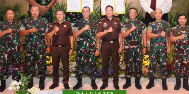 PENANDATANGANAN PERJANJIAN KERJA SAMA (PKS) ANTARA KODAM V/BRAWIJAYA DAN KEJAKSAAN TINGGI JAWA TIMUR