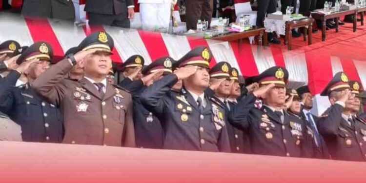 UPACARA PENURUNAN BENDERA MERAH PUTIH MEMPERINGATI HARI ULANG TAHUN (HUT) KEMERDEKAAN REPUBLIK INDONESIA KE-80 TAHUN 2025 DI KABUPATEN BANGKALAN