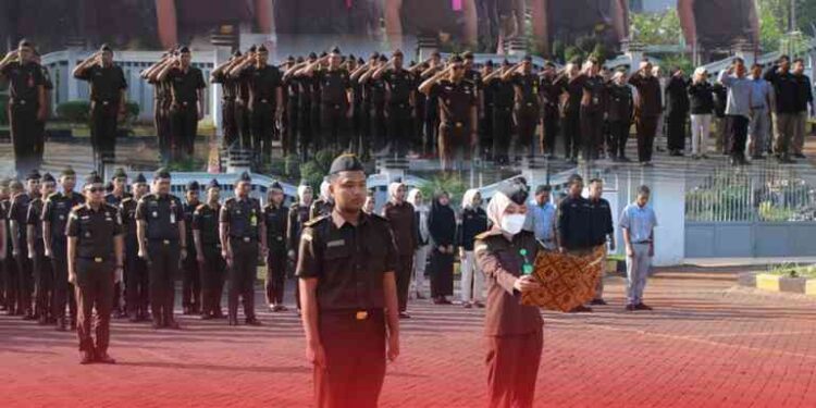 APEL PAGI RUTIN YANG DIIKUTI OLEH SELURUH PEGAWAI, DAN PRAMUBHAKTI