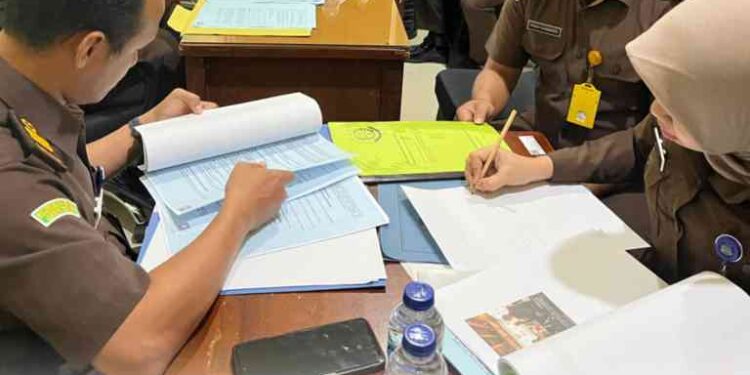 KEGIATAN PEMANTAUAN OLEH ASISTEN BIDANG PENGAWASAN KEJAKSAAN TINGGI JAWA TIMUR TERHADAP SATUAN KERJA KEJAKSAAN NEGERI BANGKALAN DAN SATUAN KERJA KEJAKSAAN NEGERI SAMPANG