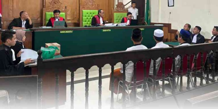 SIDANG KEEMPAT TERHADAP 3 (TIGA) ORANG TERDAKWA DENGAN INISIAL ‘SR’, ‘AY’ DAN ‘MI’ PADA PERKARA DUGAAN TINDAK PIDANA DI BIDANG CUKAI DENGAN AGENDA PEMERIKSAAN SAKSI DAN KETERANGAN TERDAKWA