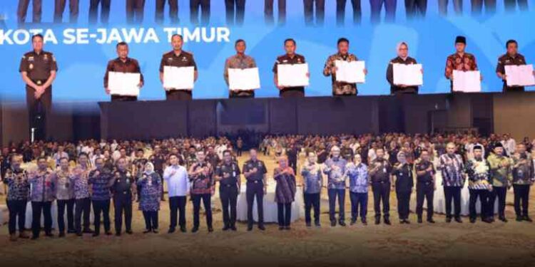 PENANDATANGANAN NOTA KESEPAMAHAN ANTARA KEJAKSAAN NEGERI SE-JAWA TIMUR DENGAN BUPATI SE-JAWA TIMUR