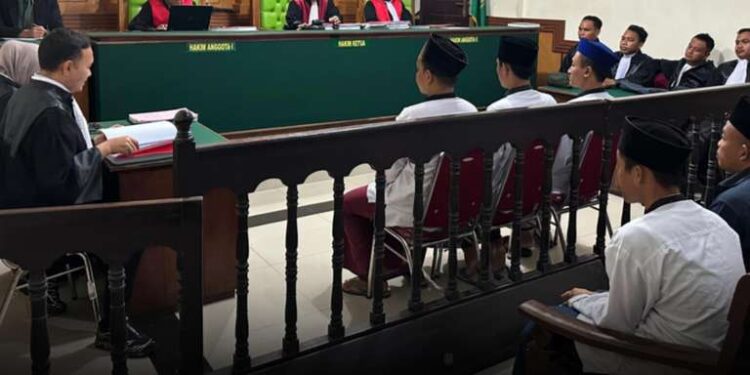 SIDANG KELIMA TERHADAP 3 (TIGA) ORANG TERDAKWA DENGAN INISIAL ‘SR’, ‘AY’ DAN ‘MI’ PADA PERKARA DUGAAN TINDAK PIDANA DI BIDANG CUKAI DENGAN AGENDA PEMBACAAN SURAT TUNTUTAN