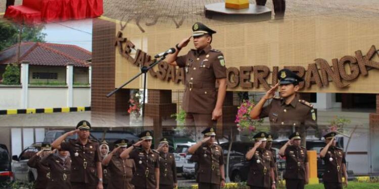 UPACARA PERINGATAN HARI SUMPAH PEMUDA KE-97 TAHUN 2025 DENGAN TEMA “PEMUDA PEMUDI BERGERAK INDONESIA MAJU” DI KEJAKSAAN NEGERI BANGKALAN