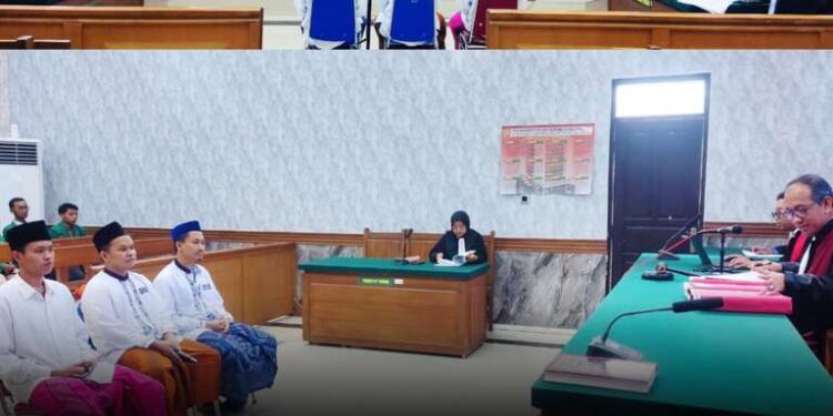 SIDANG KEENAM TERHADAP 3 (TIGA) ORANG TERDAKWA PADA PERKARA DUGAAN TINDAK PIDANA DI BIDANG CUKAI DENGAN AGENDA PEMBACAAN NOTA PEMBELAAN (PLEDOI)