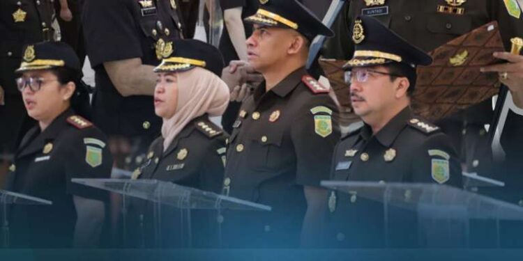 PELANTIKAN DAN SERAH TERIMA JABATAN ESELON III DI WILAYAH KEJAKSAAN TINGGI JAWA TIMUR