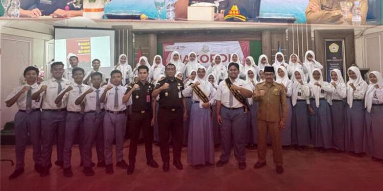 SOSIALISASI DALAM RANGKA MEMPERINGATI HARI ANTI KORUPSI SEDUNIA (HAKORDIA) TAHUN 2025 DENGAN TEMA “BERANTAS KORUPSI UNTUK KEMAKMURAN RAKYAT” OLEH KEJAKSAAN NEGERI BANGKALAN
