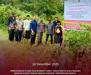 PEMASANGAN PLANG DAN BANNER TANDA TANAH DISITA OLEH NEGARA DENGAN KASUS TINDAK PIDANA KORUPSI PENYERTAAN MODAL BUMD / PD. SUMBER DAYA KABUPATEN BANGKALAN KEPADA PT. TONDUK MAJENG MADURA TAHUN ANGGARAN 2020-2021