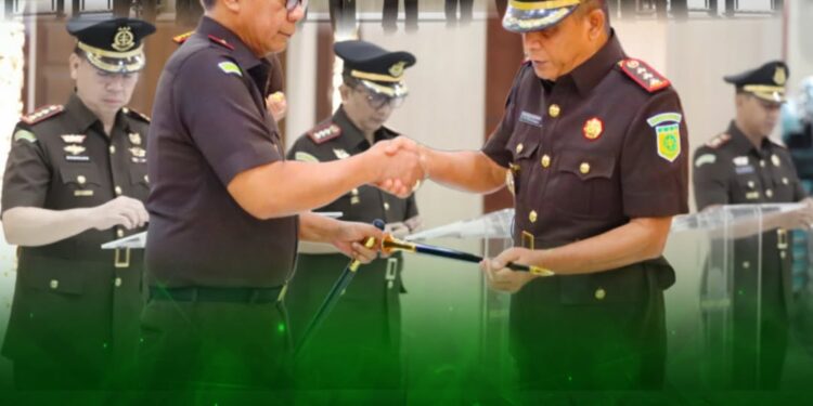 PELANTIKAN DAN PENGAMBILAN SUMPAH JABATAN PEJABAT ESELON III DI KEJAKSAAN TINGGI JAWA TIMUR