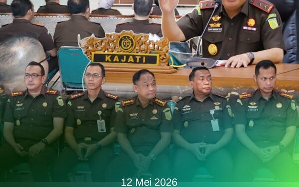 PENGARAHAN KEPALA KEJAKSAAN TINGGI JAWA TIMUR DALAM MONITORING DAN EVALUASI PENANGANAN PERKARA TINDAK PIDANA KORUPSI, PERKARA TINDAK PIDANA UMUM, PERKARA PERDATA DAN TATA USAHA NEGARA, PENYAMPAIAN HAMBATAN PELAKSANAAN TUGAS DAN HAL LAIN YANG URGENT DALAM PENEGAKAN HUKUM