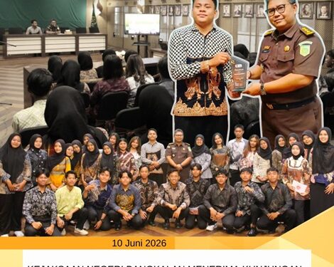 KUNJUNGAN KOMUNITAS PERADILAN SEMU (KOMMPAS) MAHASISWA FAKULTAS HUKUM UNIVERSITAS TRUNOJOYO MADURA DI KANTOR KEJAKSAAN NEGERI BANGKALAN